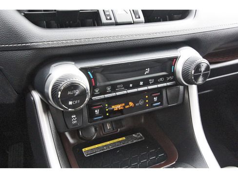 Used 2021 Toyota RAV4 Limited image 24