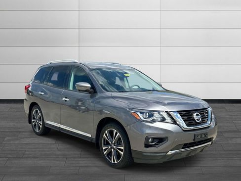 Used 2017 Nissan Pathfinder Platinum w/ Family Entertainment Package FWD image 7