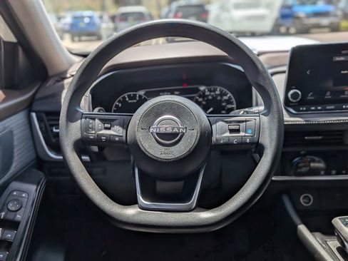 Used 2023 Nissan Rogue SV FWD image 14