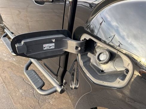 Used 2022 GMC Canyon AT4 image 19