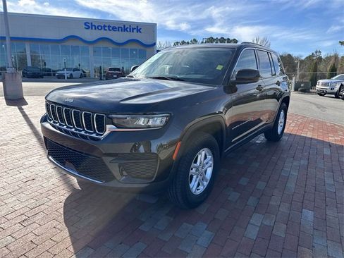 Used 2023 Jeep Grand Cherokee Laredo w/ Luxury Tech Group I image 32