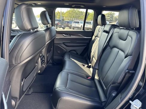 New 2025 Jeep Grand Cherokee Limited w/ Black Appearance Package image 27