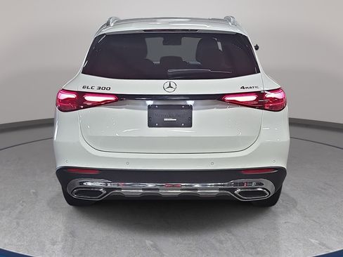 Used 2025 Mercedes-Benz GLC 300 4MATIC image 7