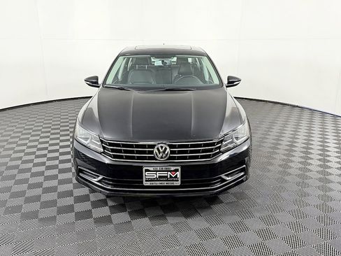 Used 2018 Volkswagen Passat 2.0T SE image 3