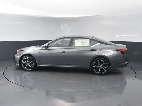 New 2025 Nissan Altima 2.5 SR image 3