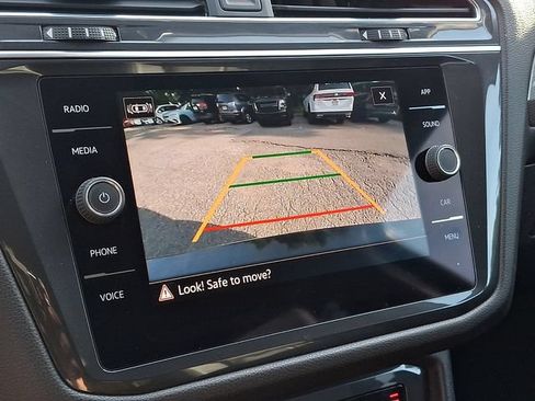 Certified 2023 Volkswagen Tiguan SE FWD image 23