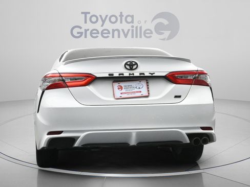 Used 2018 Toyota Camry SE FWD image 12
