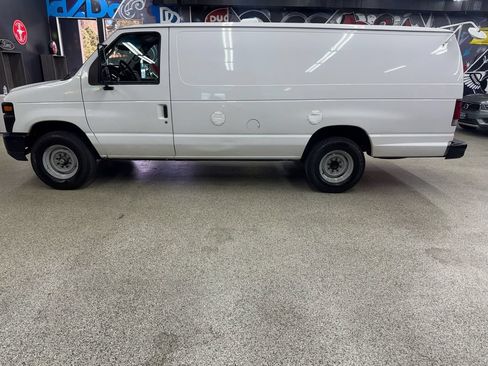Used 2014 Ford E-350 and Econoline 350 Extended Super Duty RWD image 2