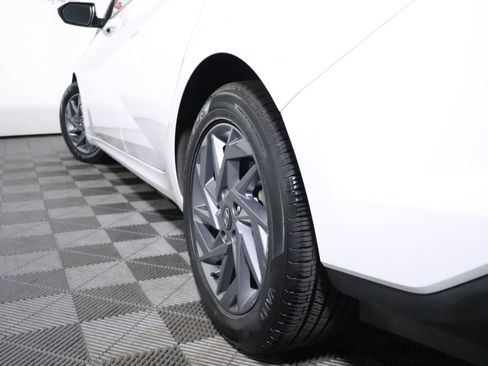 Used 2024 Hyundai Elantra SEL FWD image 9