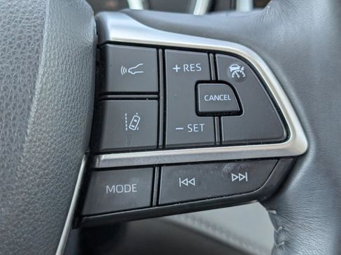 Used 2023 Toyota Highlander XLE image 29