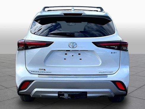New 2026 Toyota Highlander Platinum AWD/4WD image 4