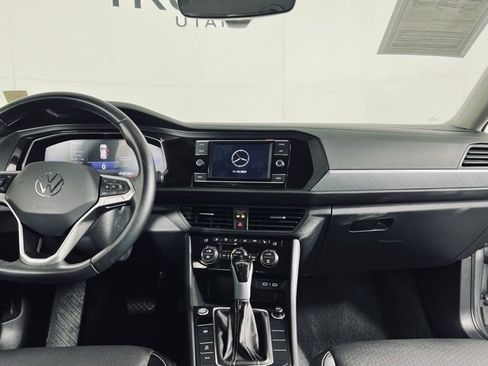 Used 2024 Volkswagen Jetta SE image 27