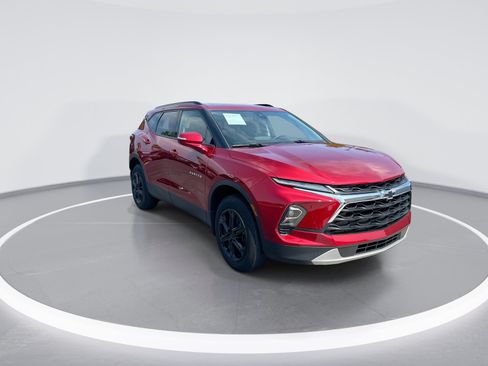 Used 2024 Chevrolet Blazer LT w/ Sound & Technology Package FWD image 2