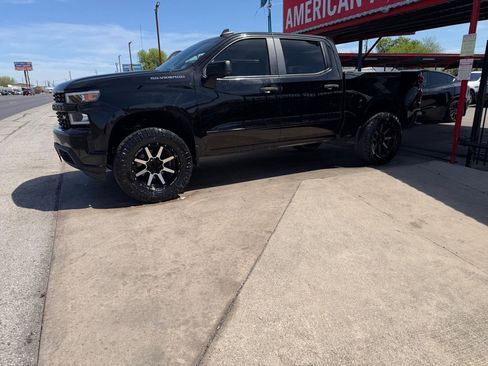 Used 2020 Chevrolet Silverado 1500 Custom w/ Custom Value Package image 3