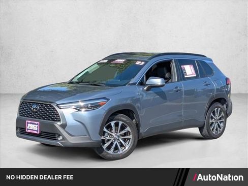 Used 2023 Toyota Corolla Cross XLE w/ Convenience Package FWD image 1