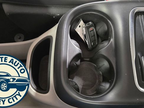 Used 2023 Chrysler Pacifica Touring-L image 22