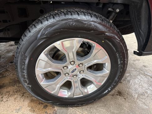 Used 2023 Ford F150 Platinum image 9