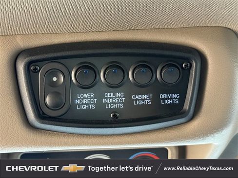 Used 2010 GMC Savana 2500 w/ Preferred Equipment Group image 26