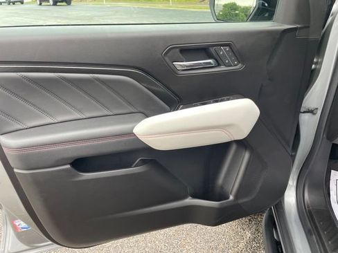 Used 2025 GMC Canyon AT4 w/ AT4X AEV Edition AWD/4WD image 9