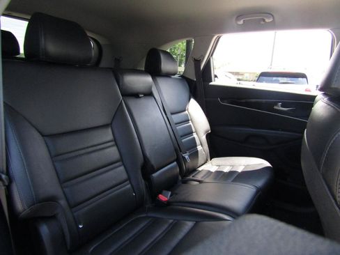 Used 2019 Kia Sorento EX AWD/4WD image 22