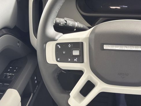 New 2026 Land Rover Defender 110 X-Dynamic SE image 11