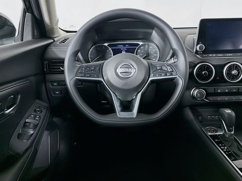 Used 2025 Nissan Sentra SV image 17