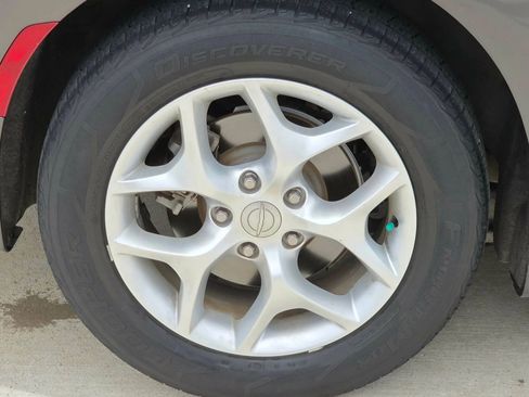 Used 2017 Chrysler Pacifica Touring-L w/ Tire & Wheel Group FWD image 27