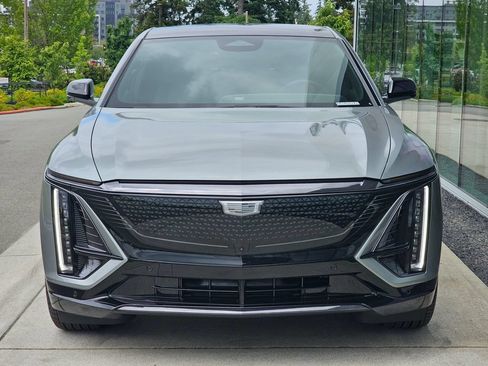 Used 2026 Cadillac Lyriq Sport AWD/4WD image 8
