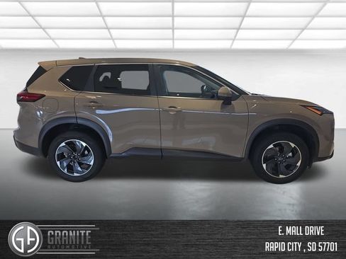 Used 2025 Nissan Rogue SV AWD/4WD image 6