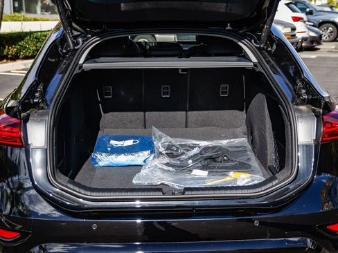 New 2025 Audi A6 e-tron Premium image 28