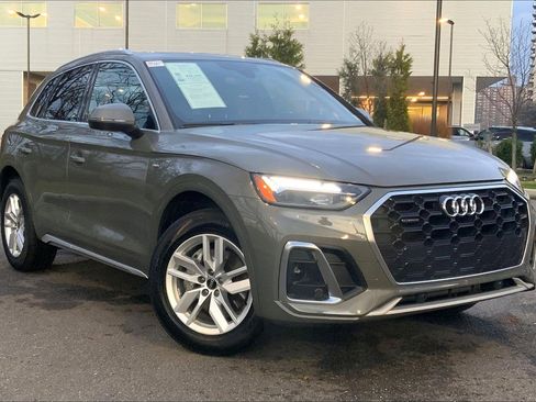 Used 2023 Audi Q5 2.0T Premium w/ Convenience Package image 2