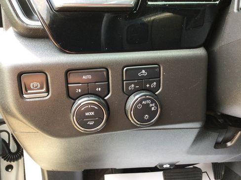 Used 2022 Chevrolet Silverado 1500 LT AWD/4WD image 10