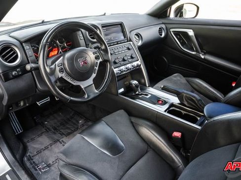 Used 2010 Nissan GT-R Premium AWD/4WD image 2