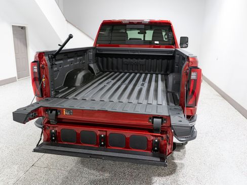 Used 2025 GMC Sierra 2500 SLT w/ SLT Premium Package AWD/4WD image 11