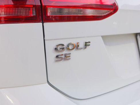 Used 2017 Volkswagen Golf SE image 24