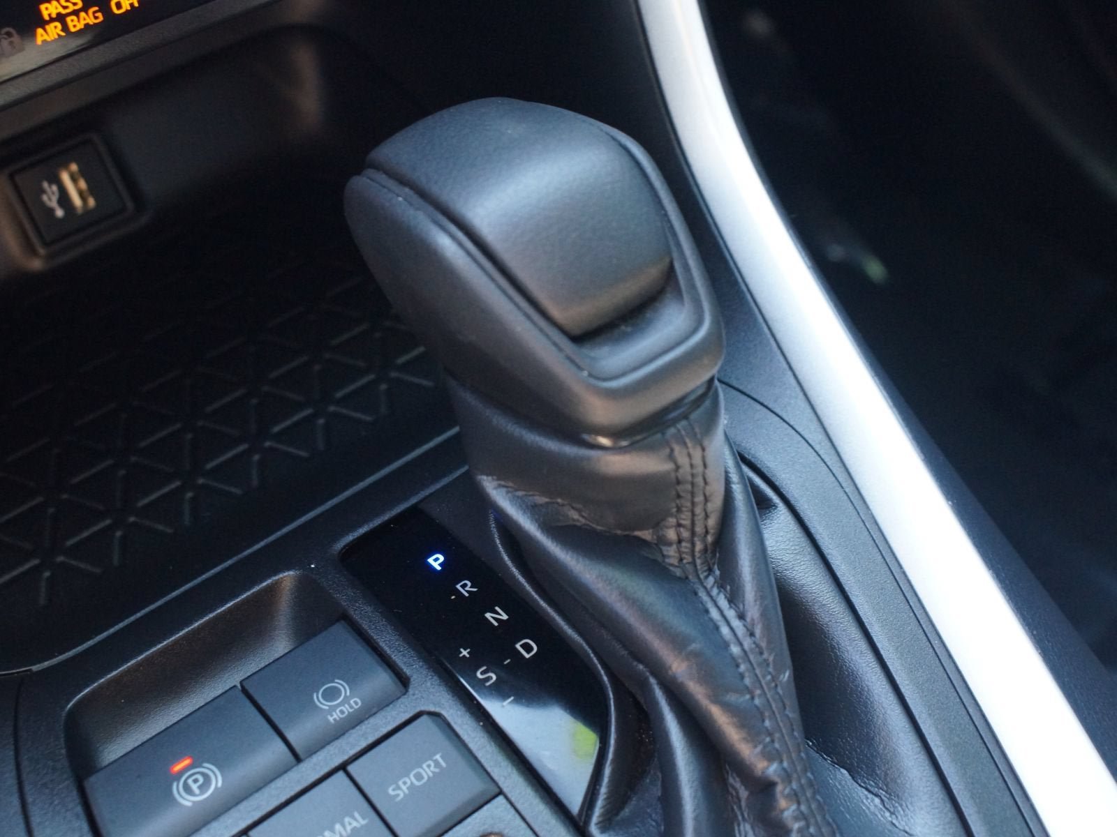 Used 2024 Toyota RAV4 LE FWD image 10