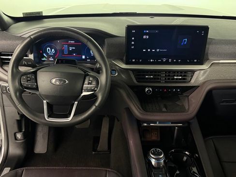 Used 2025 Ford Explorer Platinum w/ Ultimate Package AWD/4WD image 15