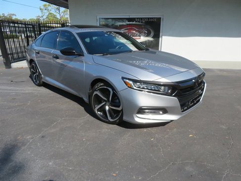 Used 2018 Honda Accord Sport image 6