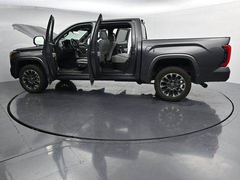 Used 2025 Toyota Tundra Limited AWD/4WD image 28