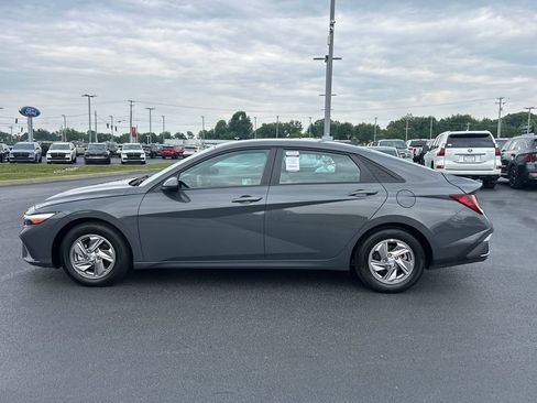 Used 2024 Hyundai Elantra SE FWD image 2