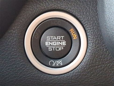 Used 2024 RAM 2500 Tradesman w/ Chrome Appearance Group image 25