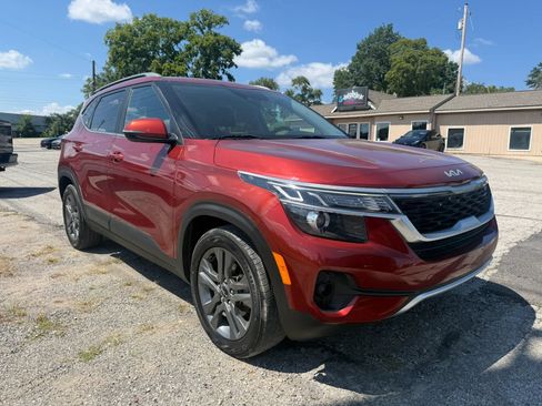 Used 2023 Kia Seltos S w/ Navigation Package FWD image 1