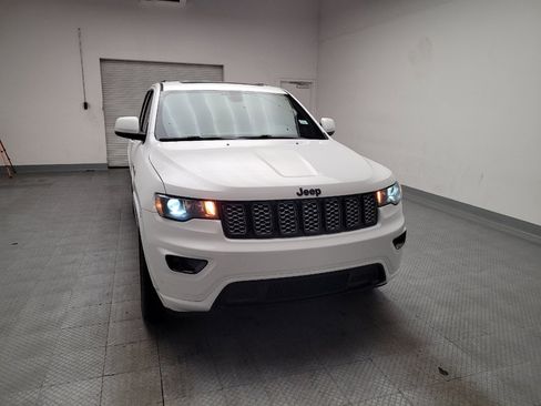 Used 2020 Jeep Grand Cherokee Altitude AWD/4WD image 14