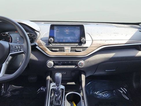 Used 2024 Nissan Altima 2.5 SV image 12