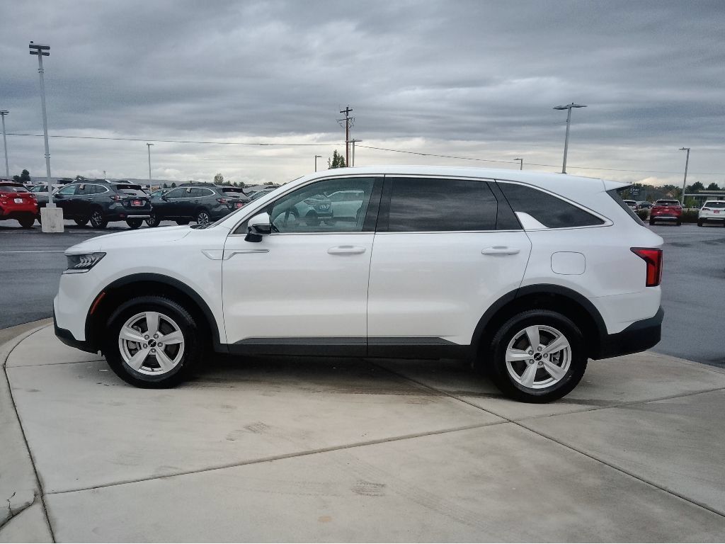 Used 2023 Kia Sorento LX AWD/4WD image 6