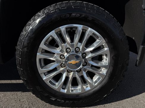 Used 2023 Chevrolet Silverado 2500 High Country w/ Z71 Off-Road Package AWD/4WD image 24