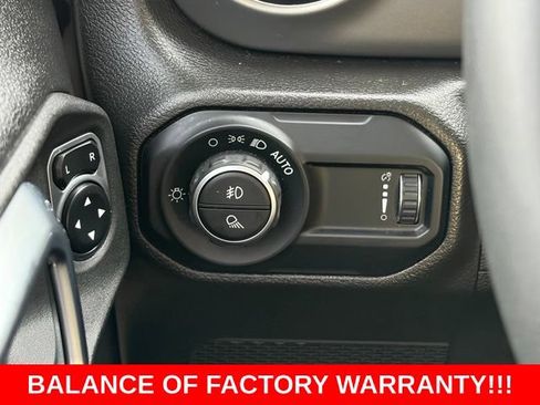 Used 2023 Jeep Gladiator Sport AWD/4WD image 19