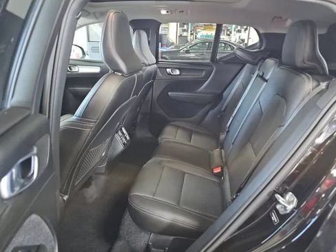 Used 2019 Volvo XC40 T5 Momentum AWD/4WD image 6