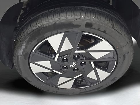 Certified 2024 Hyundai Kona SEL AWD/4WD image 40