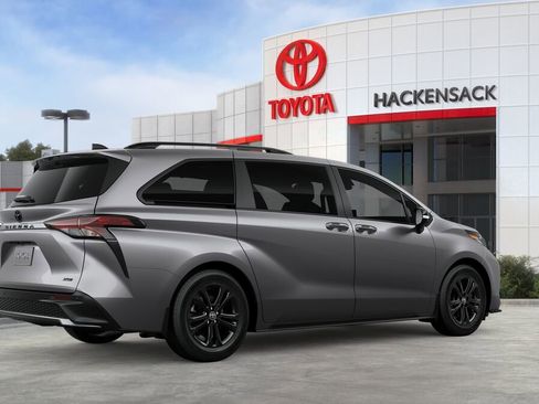 Used 2026 Toyota Sienna XSE image 10